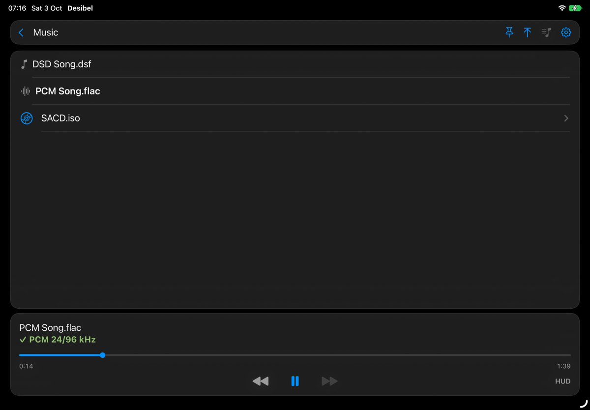 The Desibel player: a FLAC file playing, and under its name a green check mark with the line PCM 24/96 kHz.